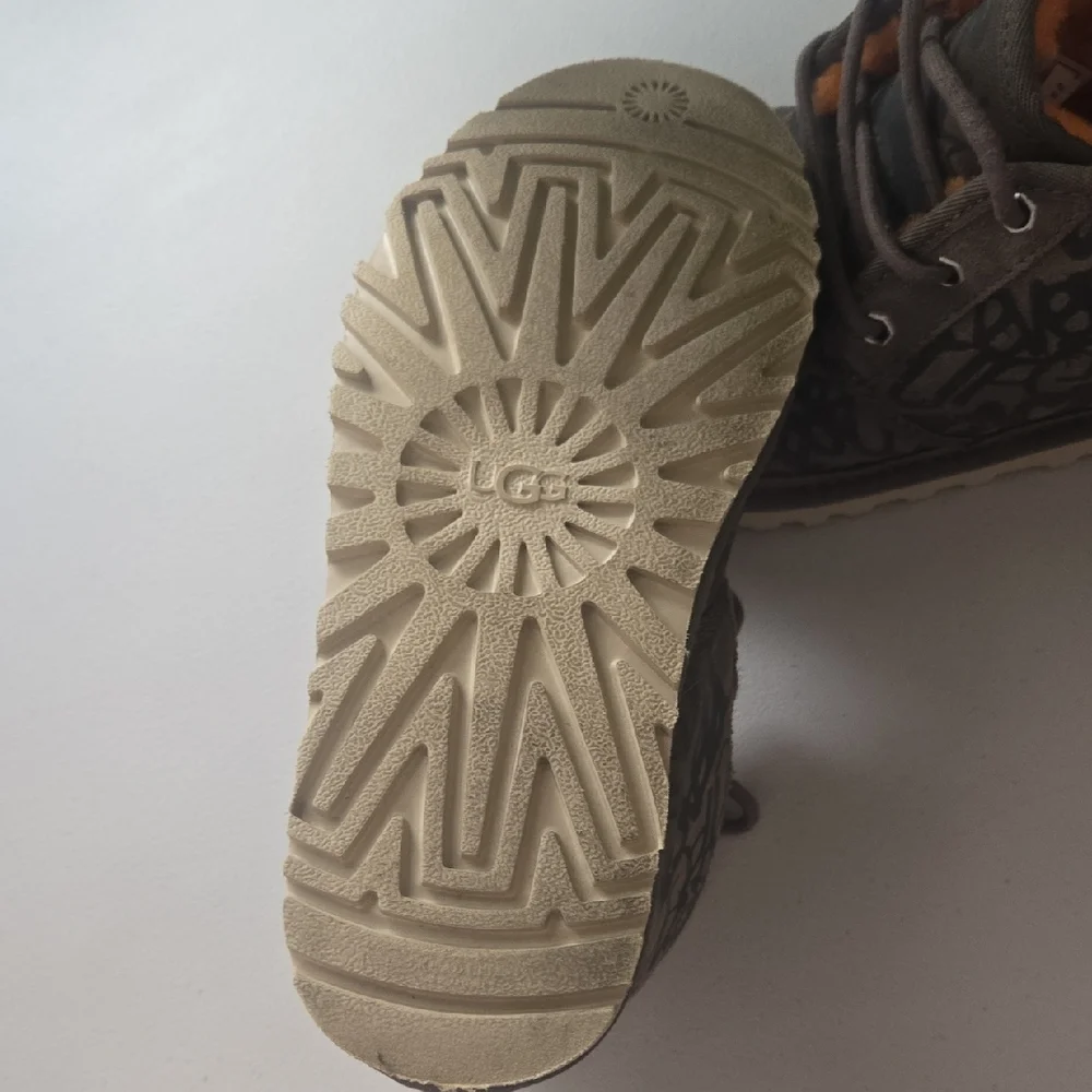 UGG Brown and Orange Boots with Cozy Lining - Picture 5 of 8